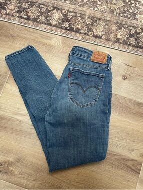 Levi's Women's Medium Blue Skinny Jeans with Signature Patch